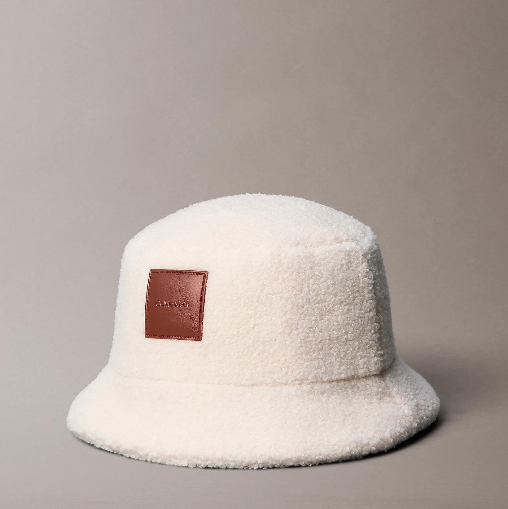 Γυναικείο Sherpa Bucket Καπέλο Εκρού Calvin Klein LV04F5097G-QYJ