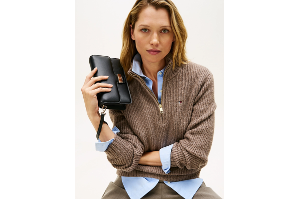 Γυναικείο Τσαντάκι Μαύρο Tommy Hilfiger AW0AW18288-BDS