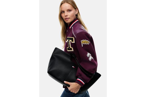 Γυναικεία City Tote Τσάντα Μαύρη Tommy Jeans AW0AW19064-BDS